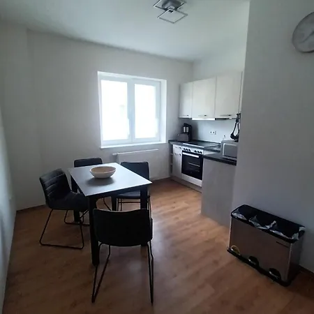 Schoene Mit Wlan Und Balkon In Salbke * Magdebourg